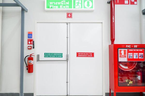 Bagaimana Pintu Tahan Api Bekerja untuk Melindungi Kehidupan dan Properti?